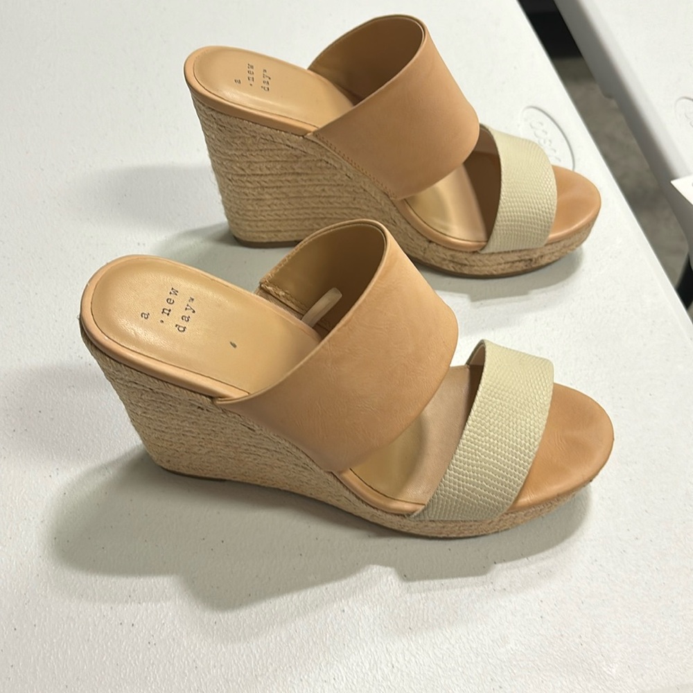 Super cute women’s sandals